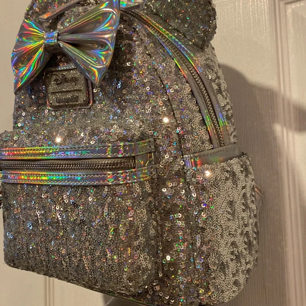 BNWT LOUNGEFLY DISNEY Mickey Minnie Mouse Silver Sequin Backpack - Picture 6 of 10